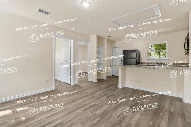 Building Photo - 844 SW 34th St