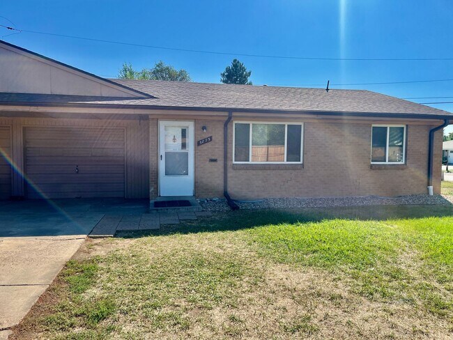 Building Photo - 3 bed 2 bath Duplex in Lakewood! **Section...