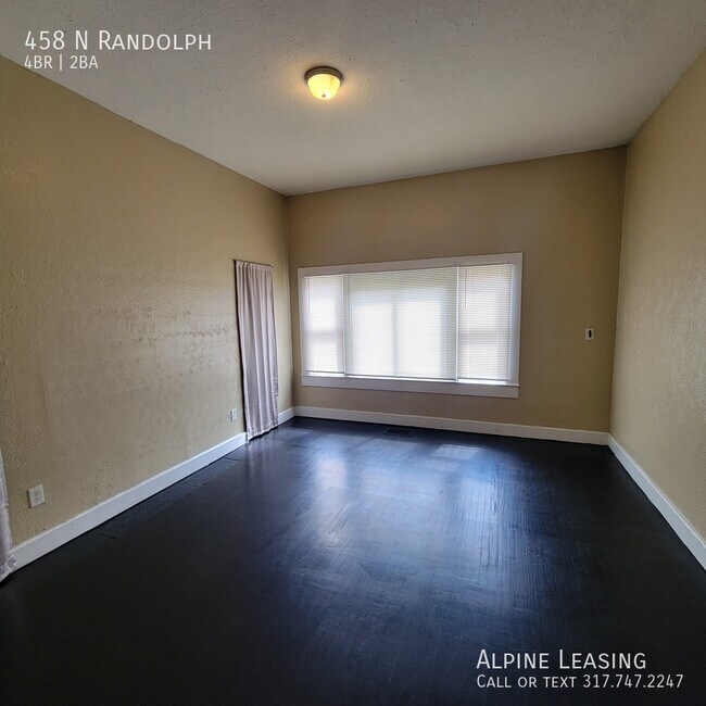 Foto del edificio - 458 N Randolph-