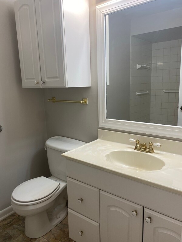 Building Photo - 4809 Spring Lake Dr