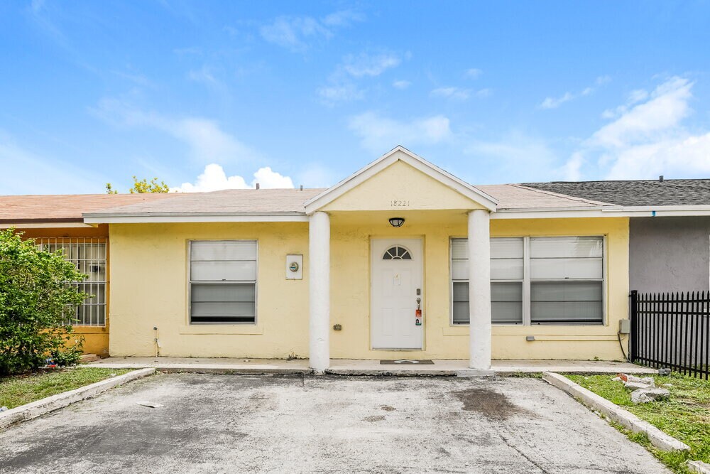 Foto principal - 18221 NW 40th Ct
