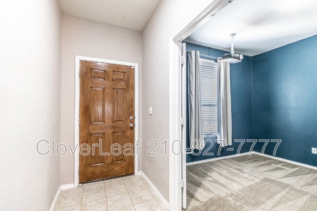 Foto del edificio - 9528 Madison Creek