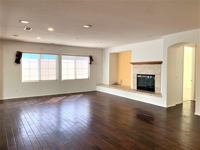 Building Photo - Beautiful Single Family Home