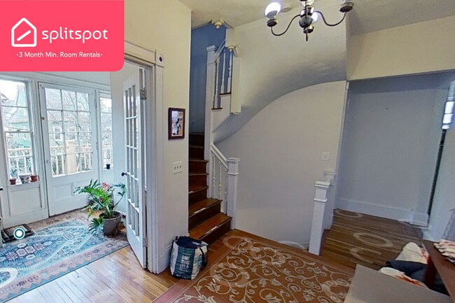 Building Photo - Private room in 7 bedroom Somerville Apart...