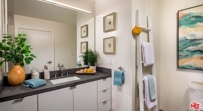 Foto del edificio - 10375 Washington Blvd