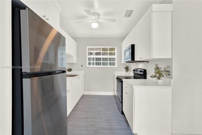 Building Photo - 10410 NW 28th Ave