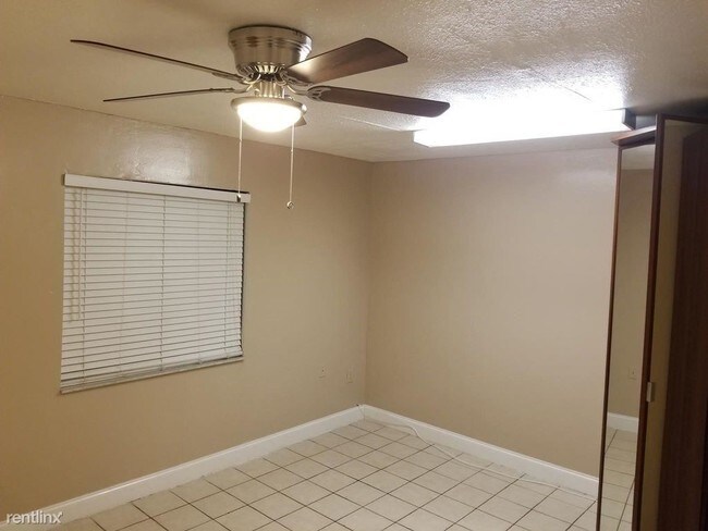 Building Photo - 4 br, 2.5 bath House - 12030 NW 29th Mnr
