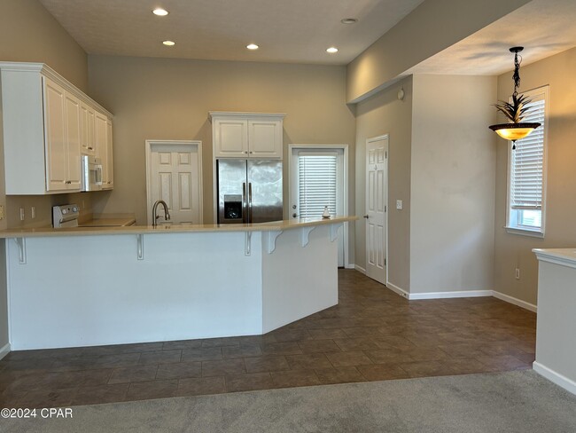 Building Photo - 6722 Thomas Dr
