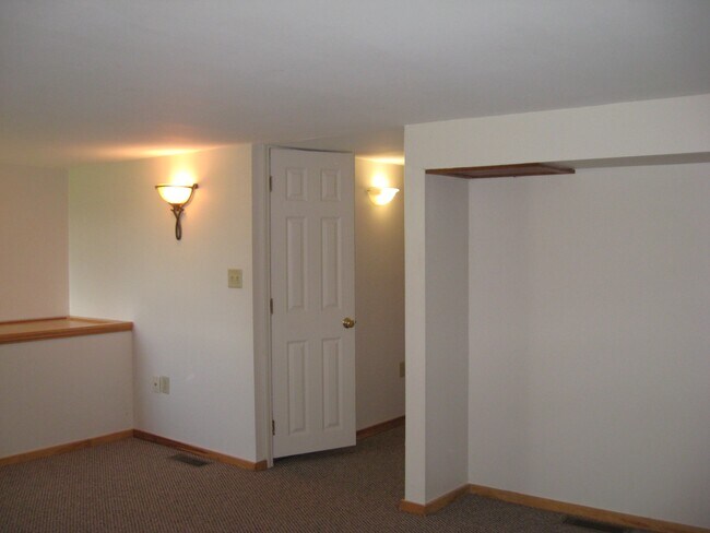 Building Photo - 4 Brackett Pt