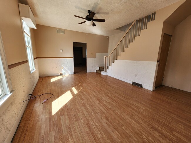 Building Photo - 305-307 E. Lutton