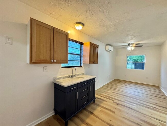 Building Photo - 11414 Sralla Rd