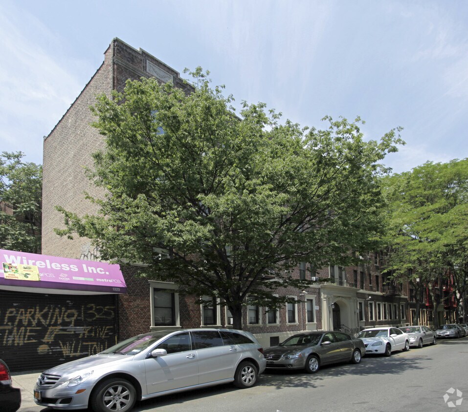 Building Photo - 630 Rugby Rd
