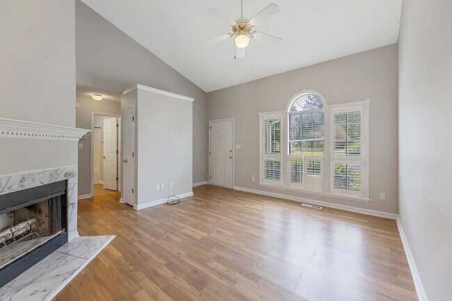 Foto del edificio - Charming 3-bedroom, 2-bathroom home nestle...