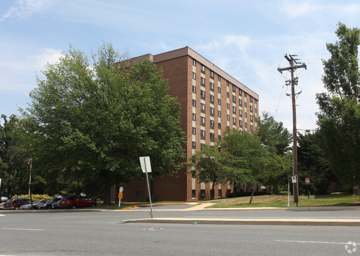 Foto del edificio - Forest Oak Towers