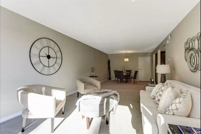 Foto del edificio - 1Bd/1Ba with Heated Parking, Stainless Steel Appliances, and Pool Access