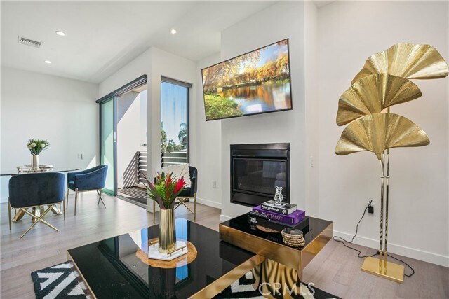 Foto del edificio - 823 N Fuller Ave