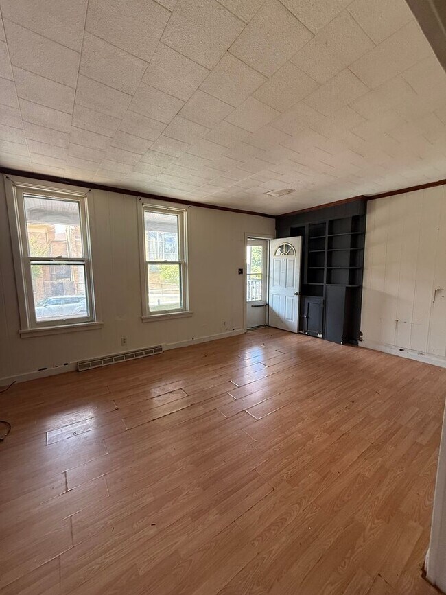 Building Photo - 205 3rd Ave