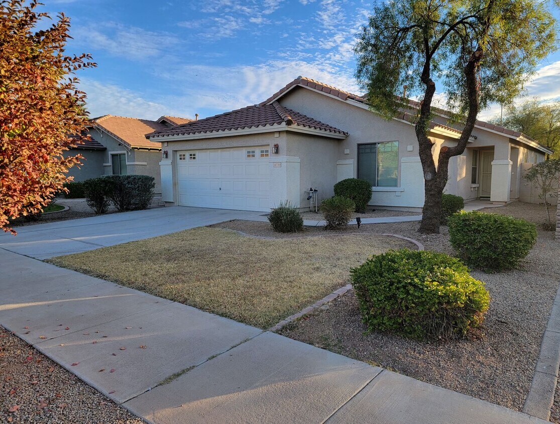 Primary Photo - Immaculate 3 Bedroom with a Den