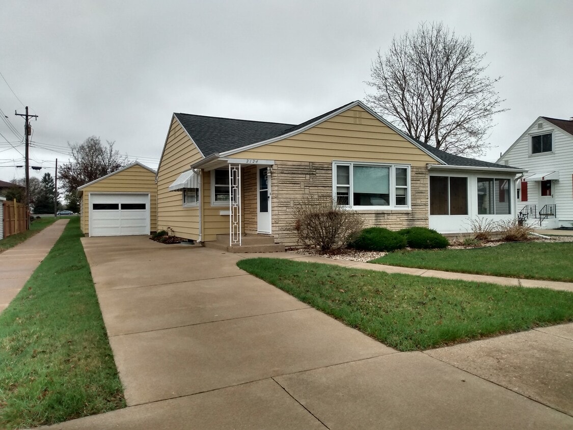 2124 21st Ter S, La Crosse, WI 54601 House Rental in La Crosse, WI