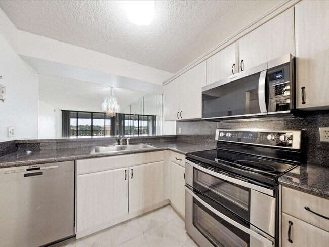 Building Photo - 6539 Coral Lake Dr