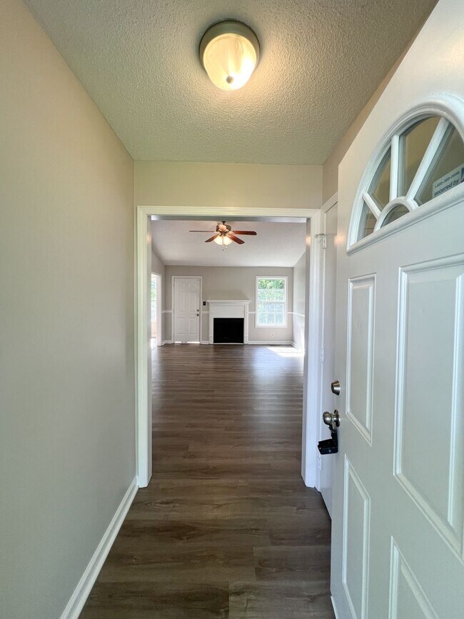Foto del edificio - Large Deck and Fenced Backyard!