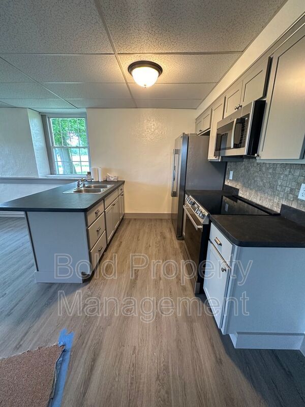 Building Photo - 671 Rexmont Rd