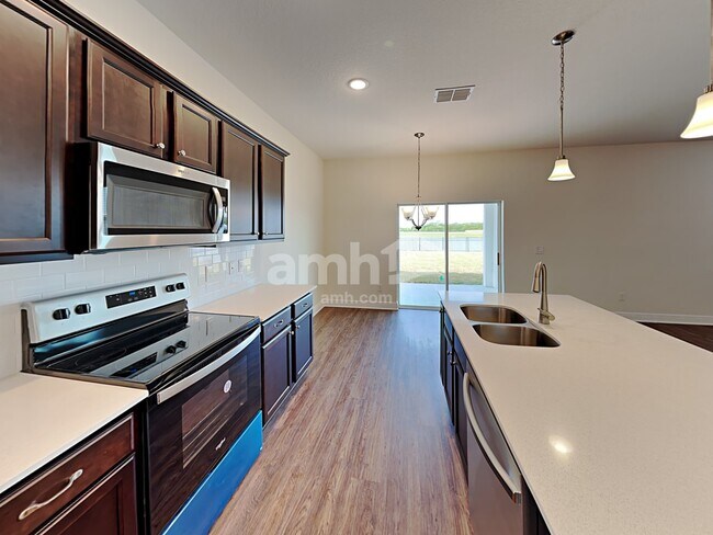 Building Photo - 1218 Sky Lakes Drive
