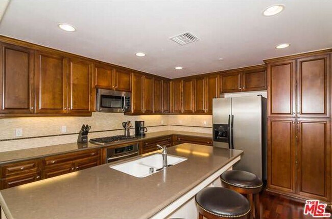 Building Photo - 12975 Agustin Pl