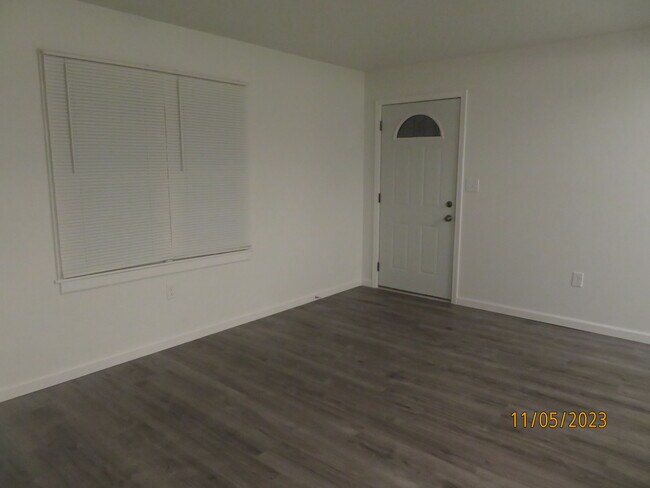 Building Photo - 324 McGoodwin Ave