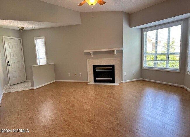 Foto del edificio - 605 Spring Forest Rd