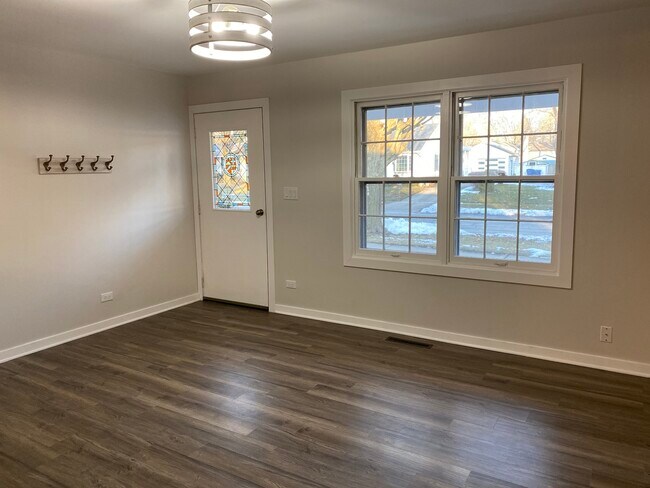 Building Photo - 44 Briar Ln