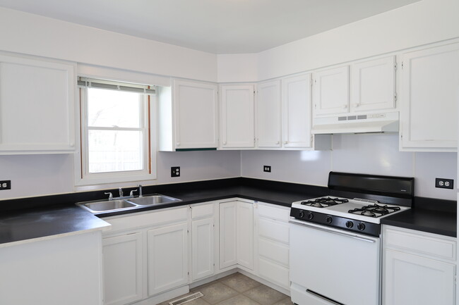 Foto del edificio - 5412 E Wonder Lake Rd