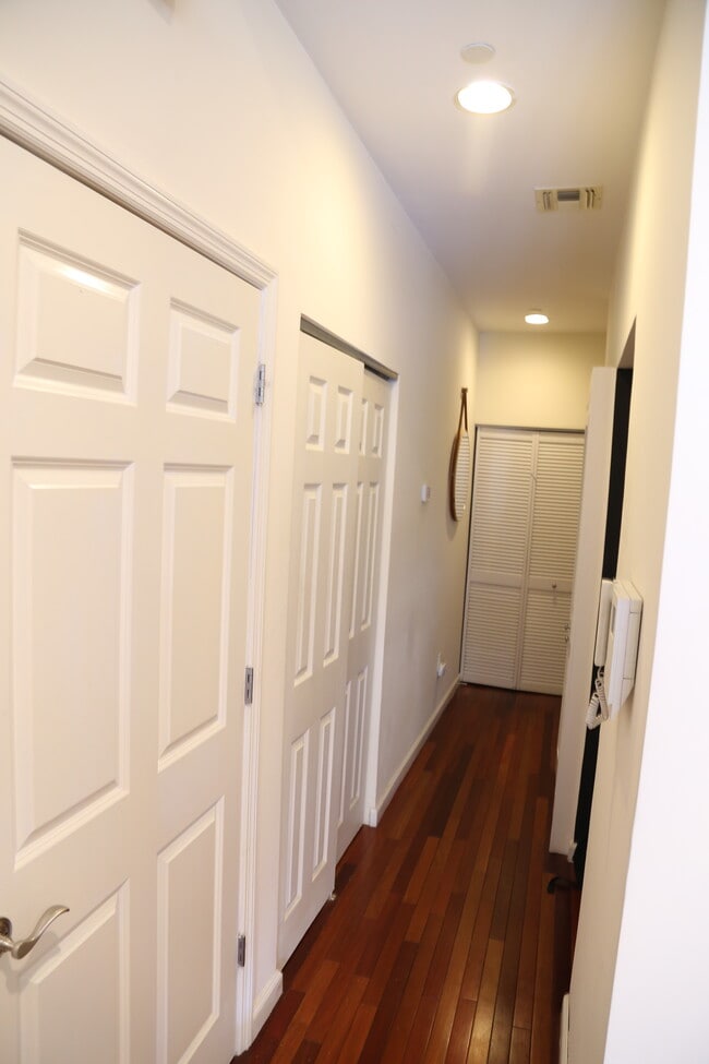 Building Photo - 7 W 131st St