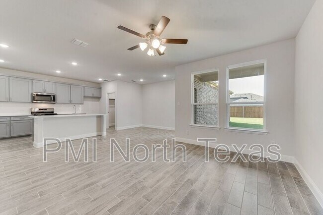 Building Photo - 1005 Portina Dr