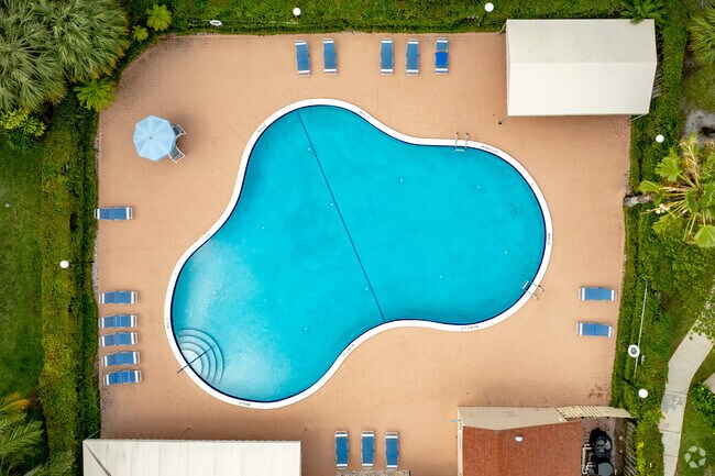 Pool - Applewood Village II