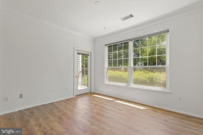 Foto del edificio - 1530 Spring Gate Dr.