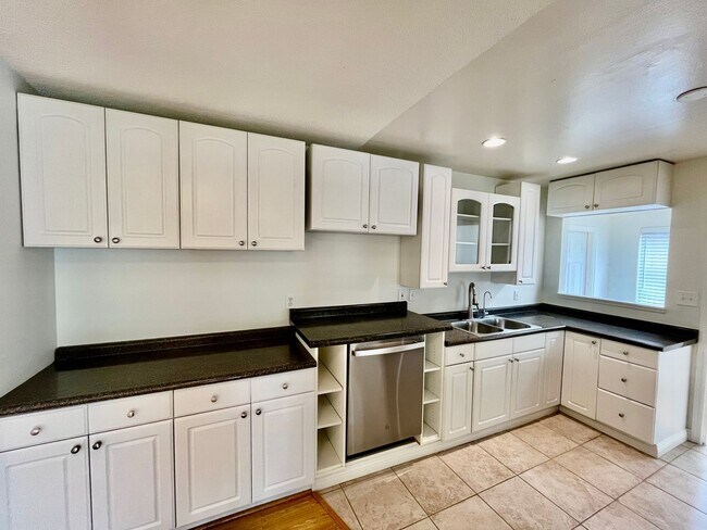 Building Photo - Beautiful 3B 2BA Home in Imperial Beach