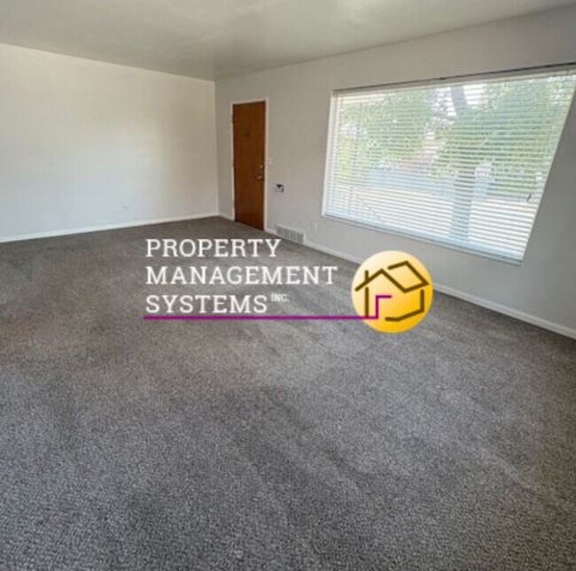 Foto del edificio - 3 Bedroom Duplex in Sugarhouse!