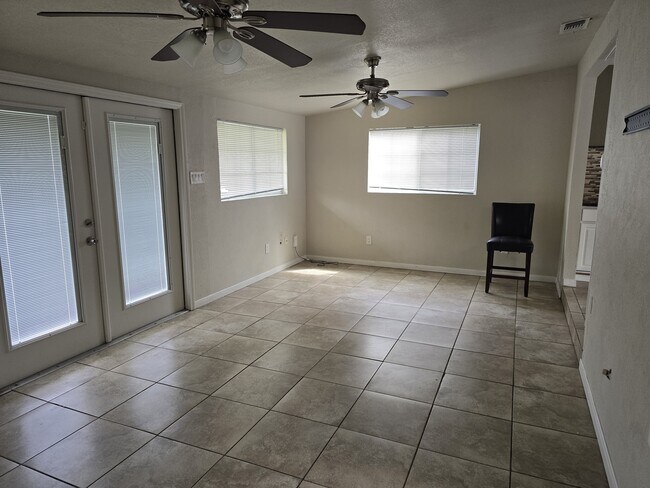 Family Room - 3803 Crossette Dr