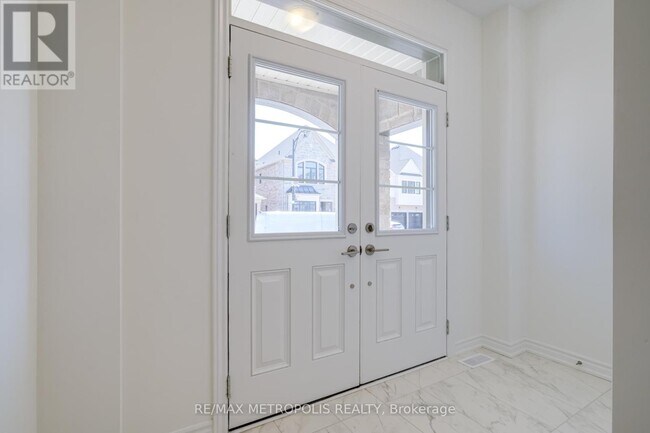 Photo du bâtiment - 1481 Buttercup Ct