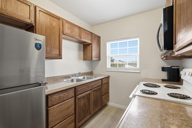 Building Photo - 4705 Shadylane Dr