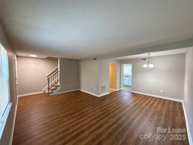 Foto del edificio - 10953 Park Rd