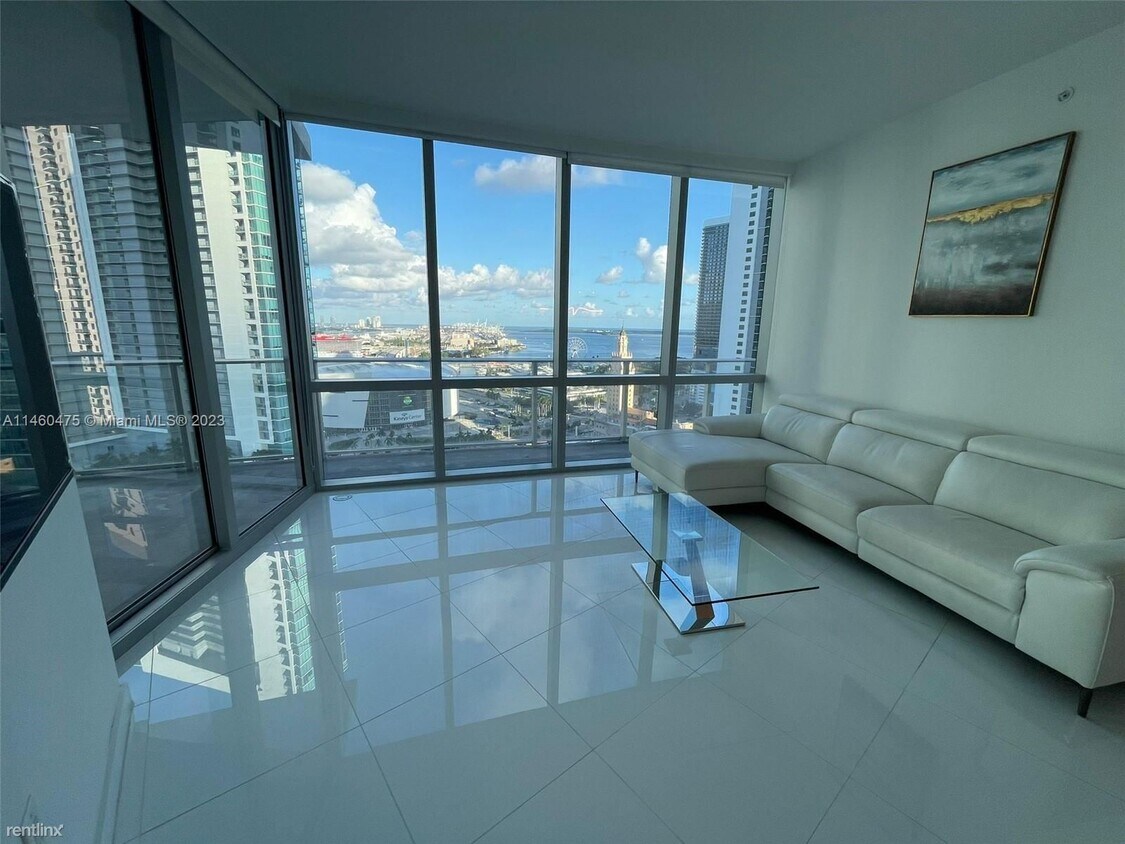 Foto principal - 2 br, 3 bath Condo - 851 NE 1st Ave Unit 2209