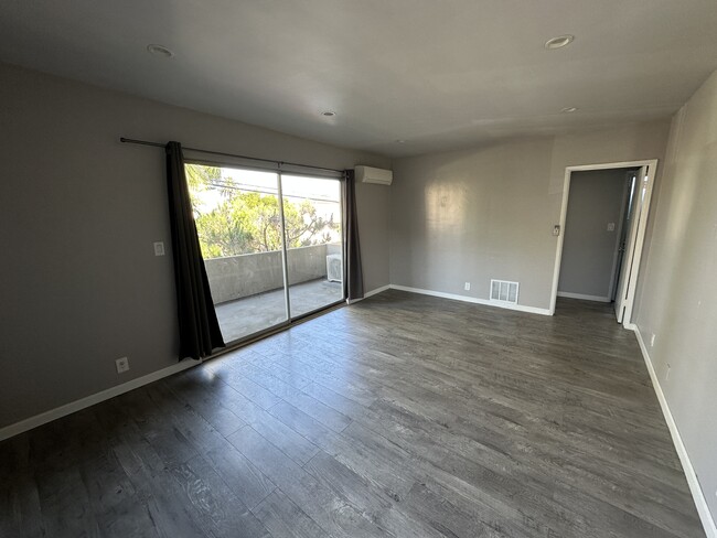 Building Photo - 1547 Saltair S Ave