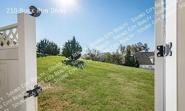 Building Photo - 210 Buck Run Dr