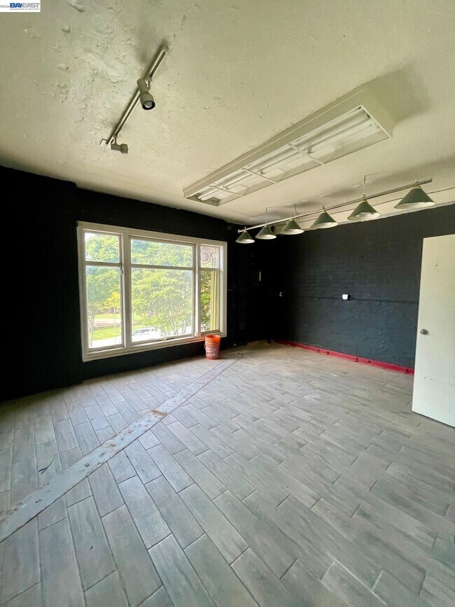 Foto del edificio - 22622 Mission Blvd