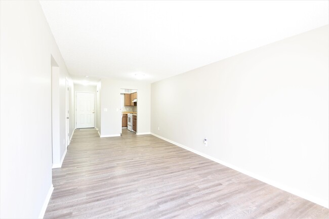 Building Photo - 8609 Holmes Rd