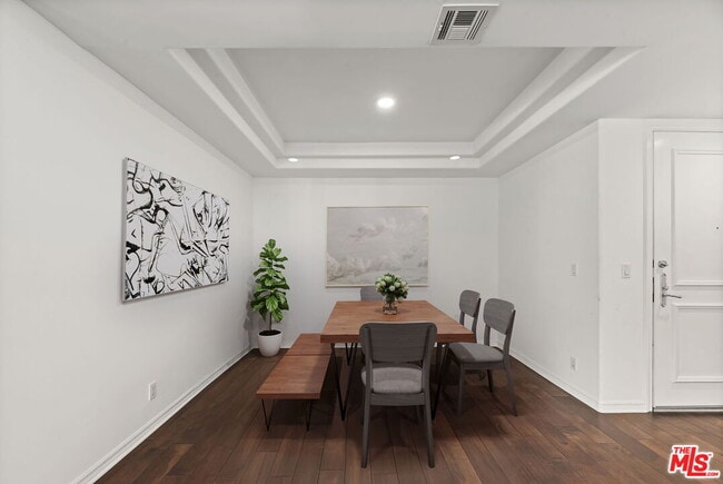 Building Photo - 435 Arnaz Dr