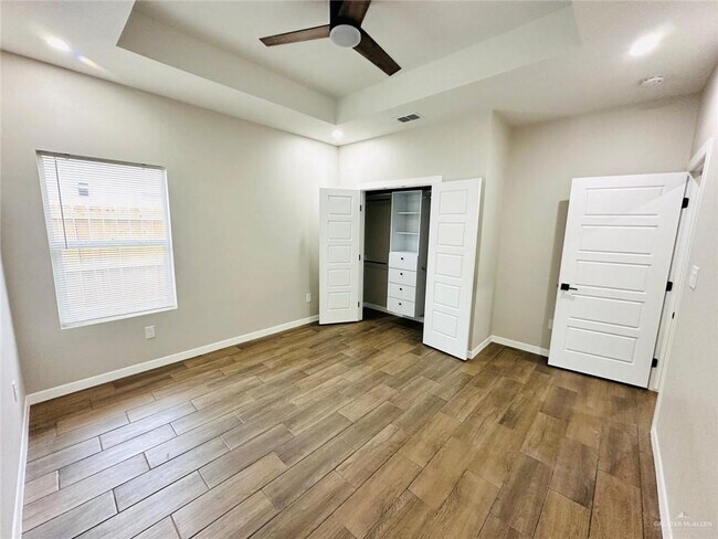 Foto del edificio - 102 Yosemite Dr