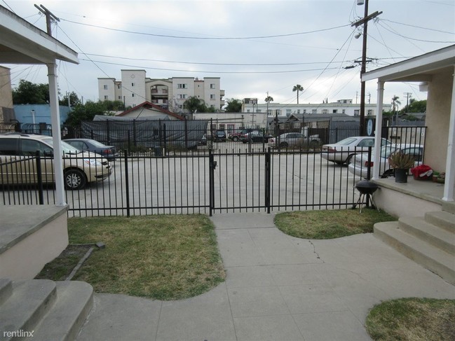 Building Photo - 4221 Menlo Ave